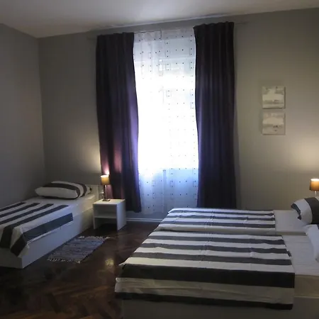 Ilona Πανσιόν 3*